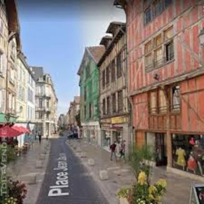Apartament Cocoon Standing - Coeur Historique De Troyes Zewnętrze zdjęcie